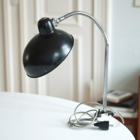 Helo table lamp with wide shade and gooseneck