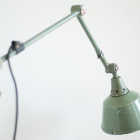 Midgard green jointed lamp