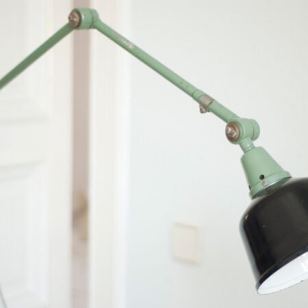 Midgard green jointed lamp in original state