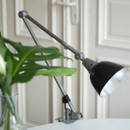 Midgard table lamp with black aluminium shade