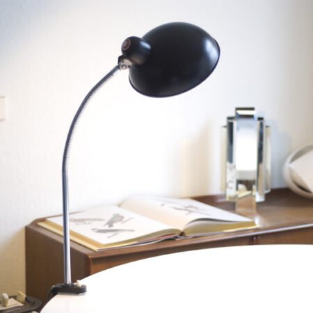 Helo table lamp with wide shade and gooseneck