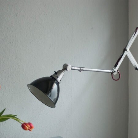 Midgard DDRP scissor lamp in steel look with enameled shade