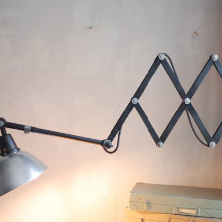 Midgard renovated scissor lamp with wide aluminium shade