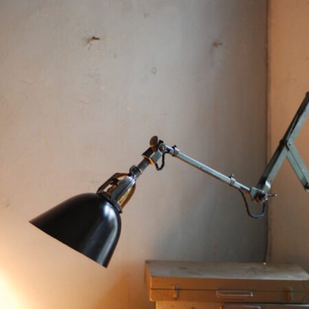 Midgard 110 vintage beautiful scissor lamp in original condition
