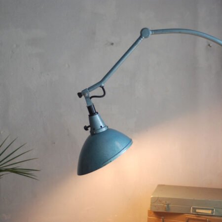 Midgard elegant wall lamp with hammertone coat